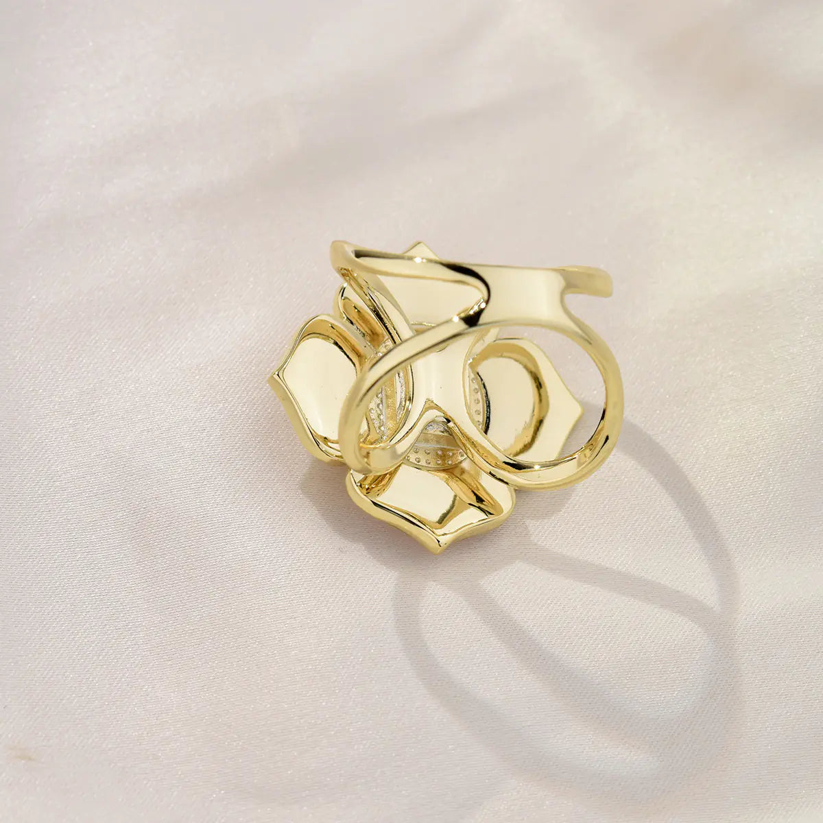 Camellia Shell Scarf Buckle and Multi-Functional Brooch