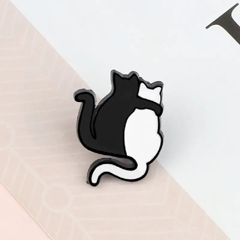 Black and White Cat Alloy Badge Brooch for Students