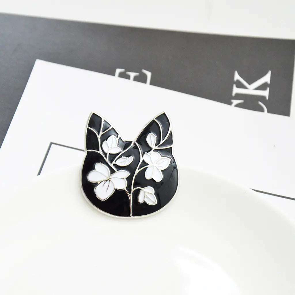 Eco-Friendly Alloy Fashion Cat Brooch with Enamel Finish