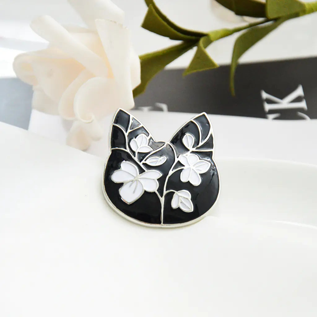 Eco-Friendly Alloy Fashion Cat Brooch with Enamel Finish