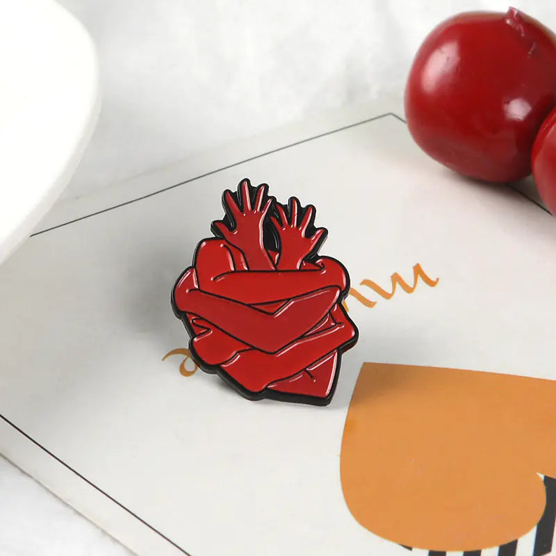 Creative High-End Alloy Heart Brooch with Whale Design