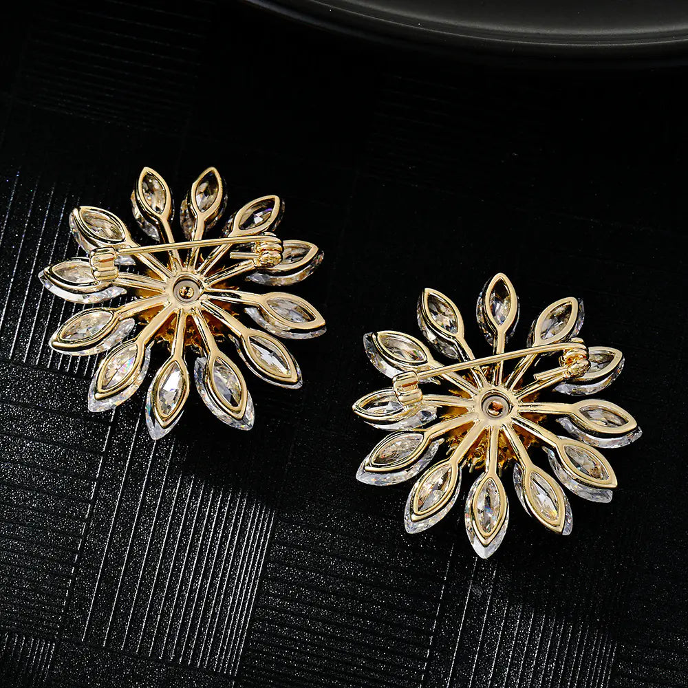 New Rotatable Zircon Daisy Brooch for Coats and Suits