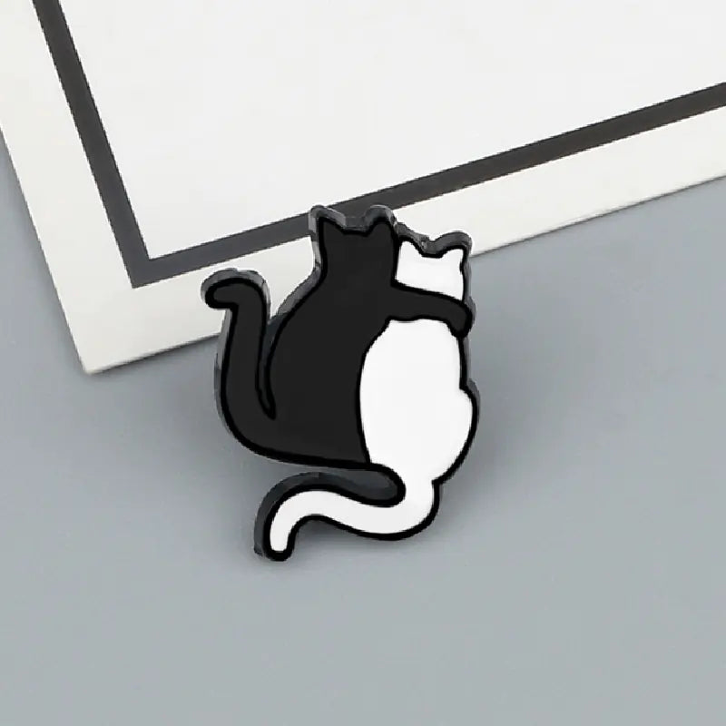 Black and White Cat Alloy Badge Brooch for Students