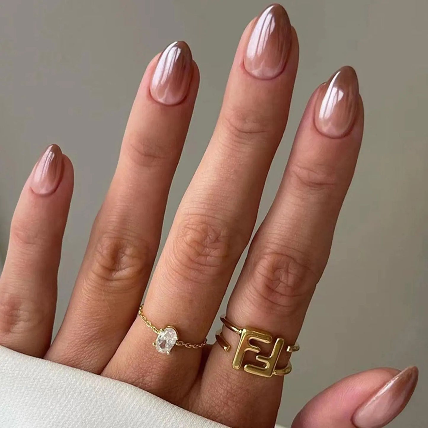 Press on Nails Short Almond Fake Nails Acrylic Nails Press ons Glossy Glue on Nails Fall False Nails Brown Gradient Artificial Stick on Nails for Women 30 Pcs