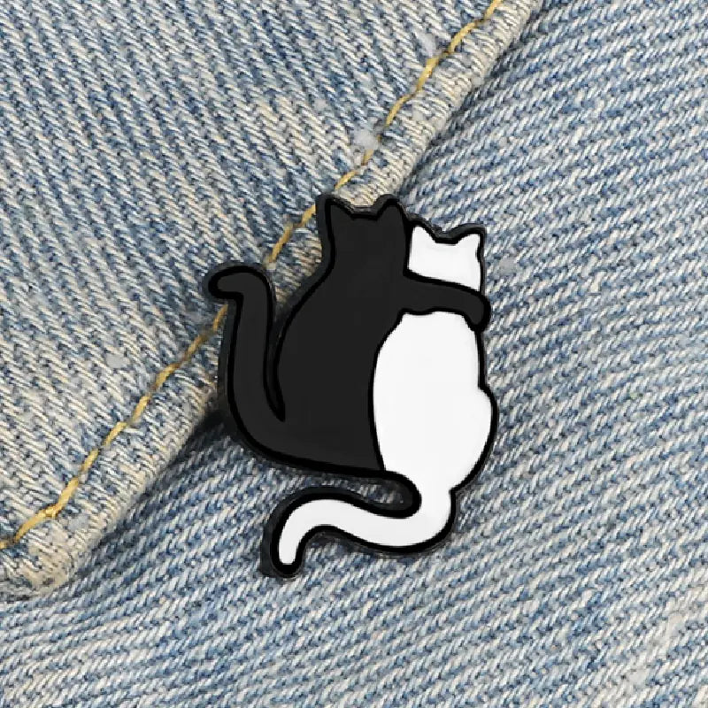 Black and White Cat Alloy Badge Brooch for Students