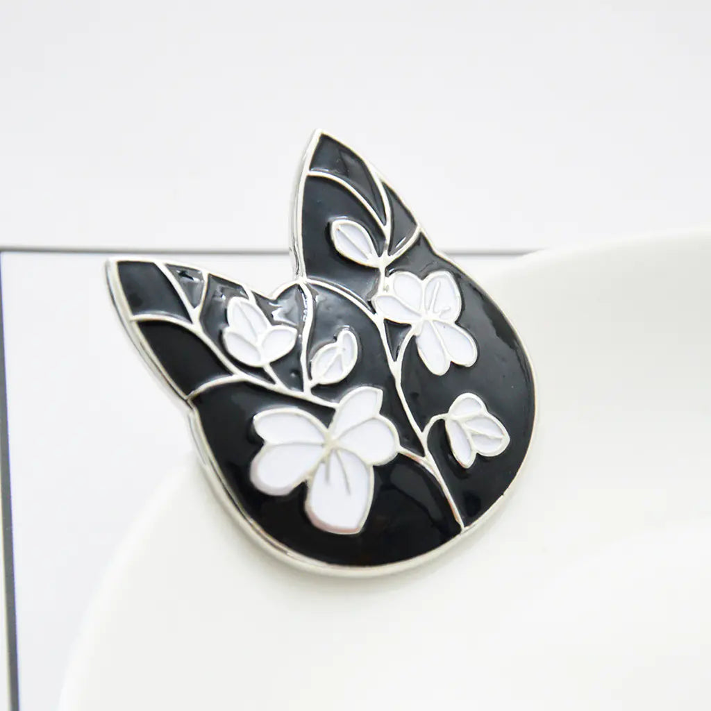 Eco-Friendly Alloy Fashion Cat Brooch with Enamel Finish